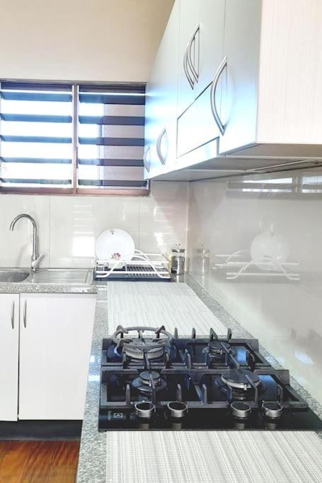 Waterfront Sunset Apartment นาดี ภายนอก รูปภาพ
